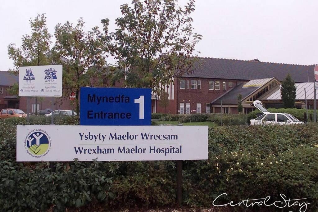 Wrexham Central Stay Apartment Seven Eksteriør bilde